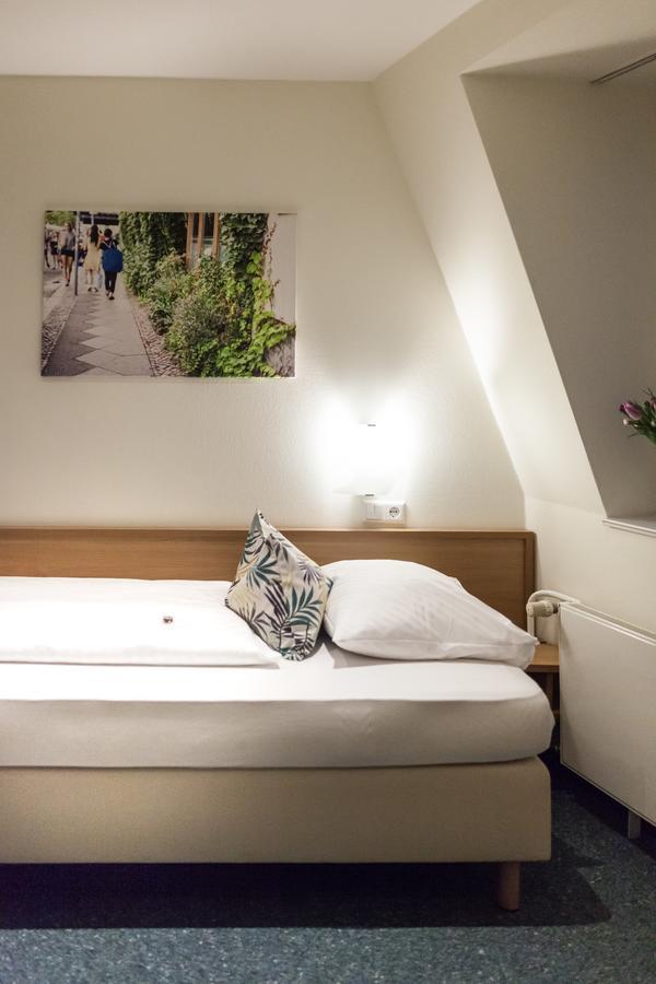 Single Room,545677764:JPEG