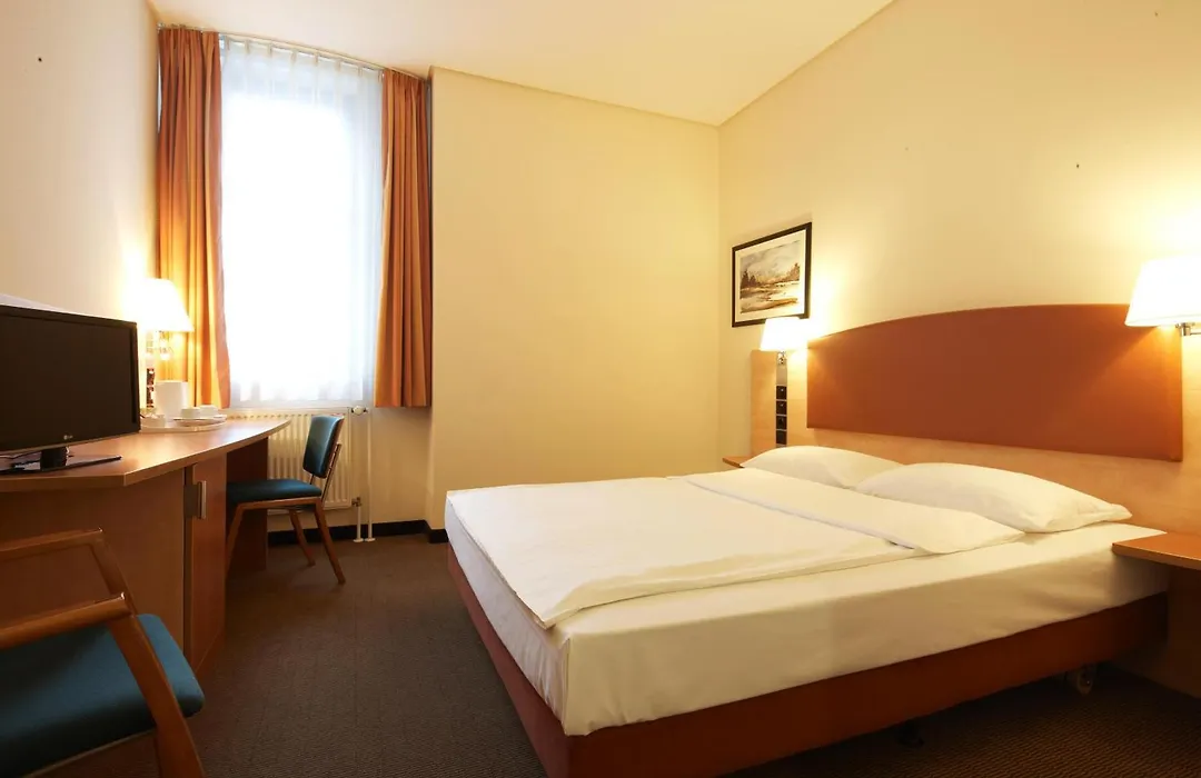Intercityhotel Berlin Ostbahnhof-1