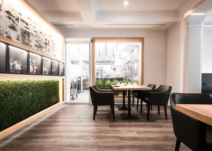 Luxury hotel only: Louisa'S Place
